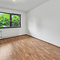 Großzügiges 9-Zimmer-Einfamilienhaus mit Kamin, Wintergarten und Tiefgarage