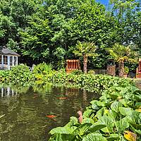 Vielseitiges Wohnhaus mit drei Wohnungen, Fernwärme und idyllischem Teichgarten in Sterup