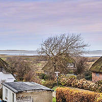 Amrumer Liebhaberstück in Bestlage Norddorf: Freistehendes Friesenhaus mit Charme, Kamin, Meerblick & historischem Kachelzimmer