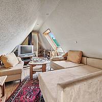 Vielseitiges Wohnhaus mit drei Wohnungen, Fernwärme und idyllischem Teichgarten in Sterup