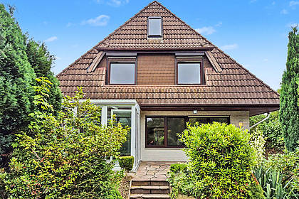 Vorschaubild der Immobilie: Großzügiges 9-Zimmer-Einfamilienhaus mit Kamin, Wintergarten und Tiefgarage