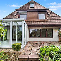 Großzügiges 9-Zimmer-Einfamilienhaus mit Kamin, Wintergarten und Tiefgarage