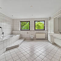 Großzügiges 9-Zimmer-Einfamilienhaus mit Kamin, Wintergarten und Tiefgarage