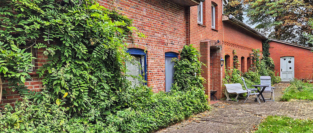 Vorschaubild der Immobilie: Alleinlage mit Weitblick – vielseitiger Resthof mit fünf Wohnungen, Stallgebäude und 9.622 m² Grundstück