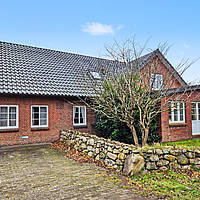 Amrumer Liebhaberstück in Bestlage Norddorf: Freistehendes Friesenhaus mit Charme, Kamin, Meerblick & historischem Kachelzimmer