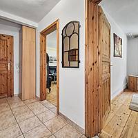 Vielseitiges Wohnhaus mit drei Wohnungen, Fernwärme und idyllischem Teichgarten in Sterup